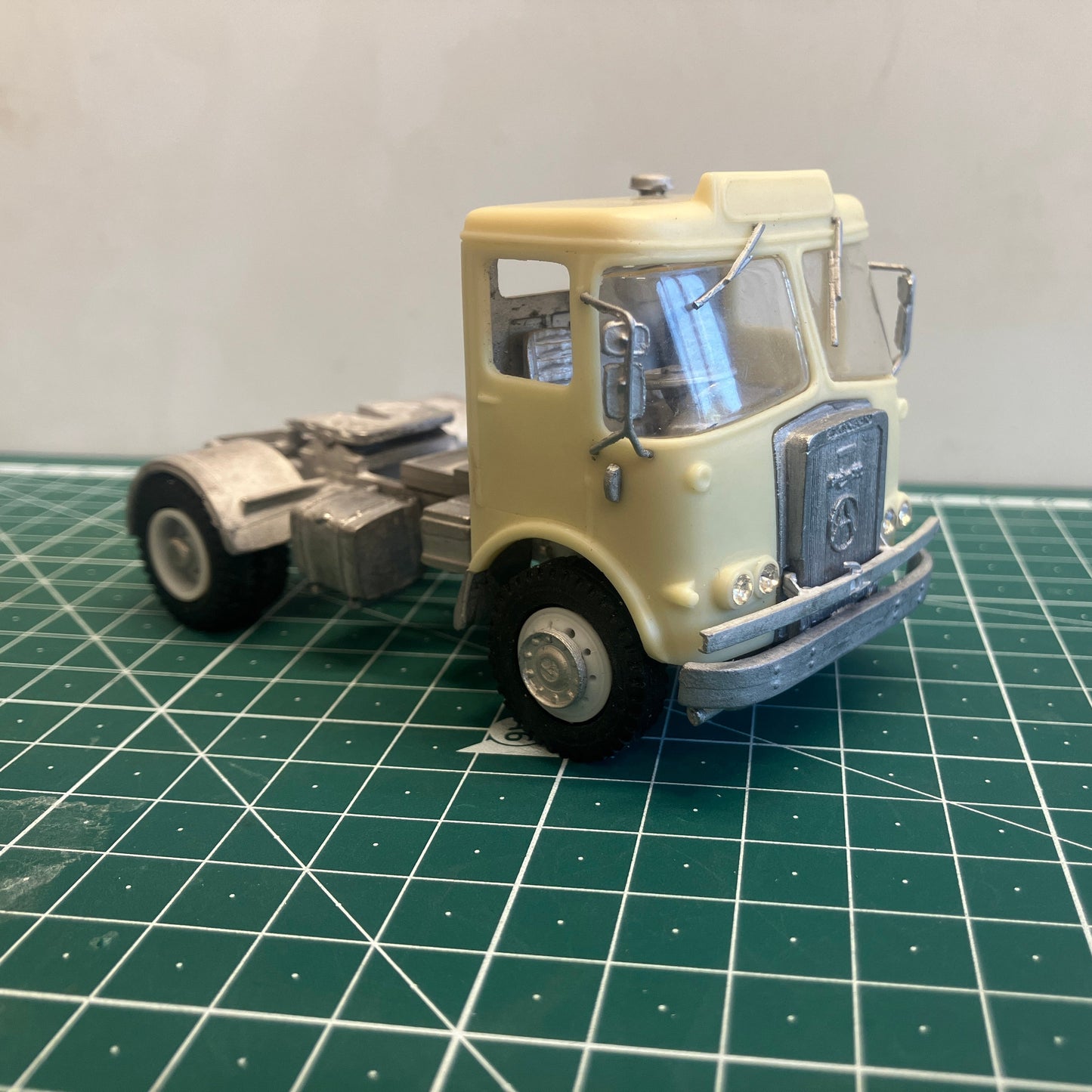 008 HG.8a Atkinson Borderer day cab