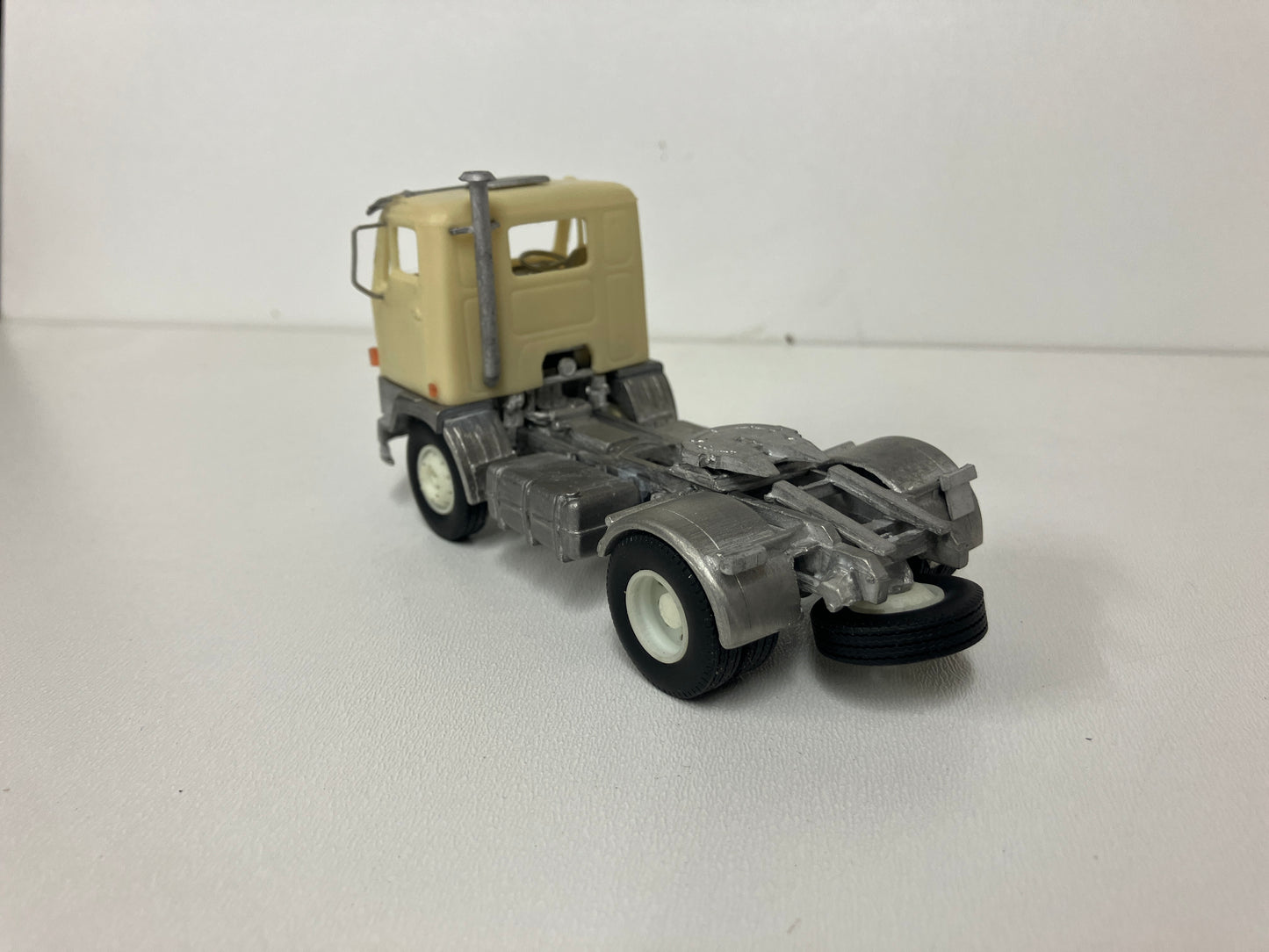 057 Heavy Goods HG.57A Volvo F88-290 4x2 Day cab