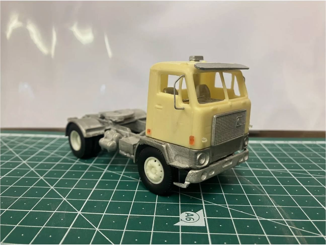 056 Heavy Goods HG.56A Volvo F88/F89 4x2 Day cab