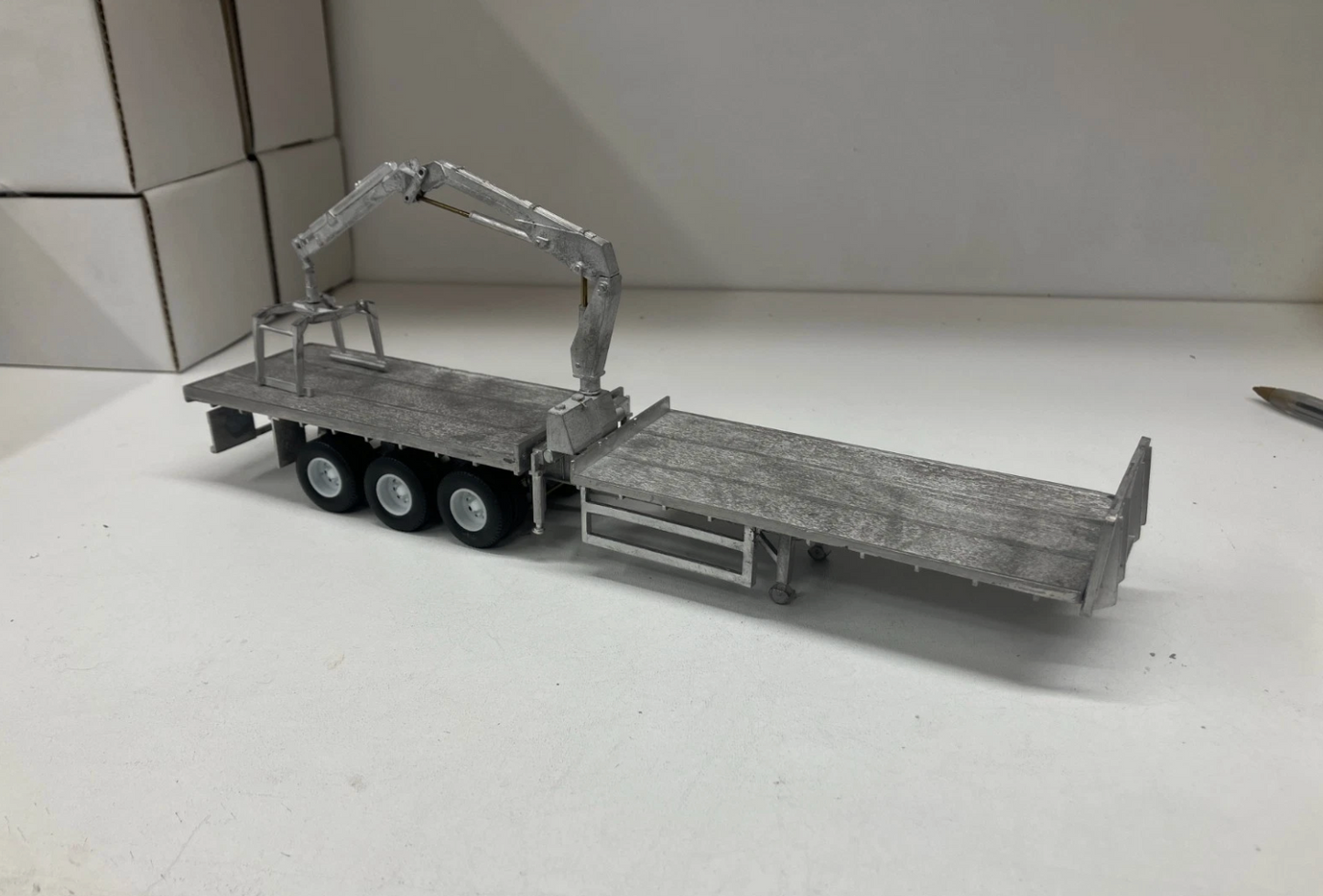 065 HG.65 Tri-axle brick trailer with crane (steel suspension)