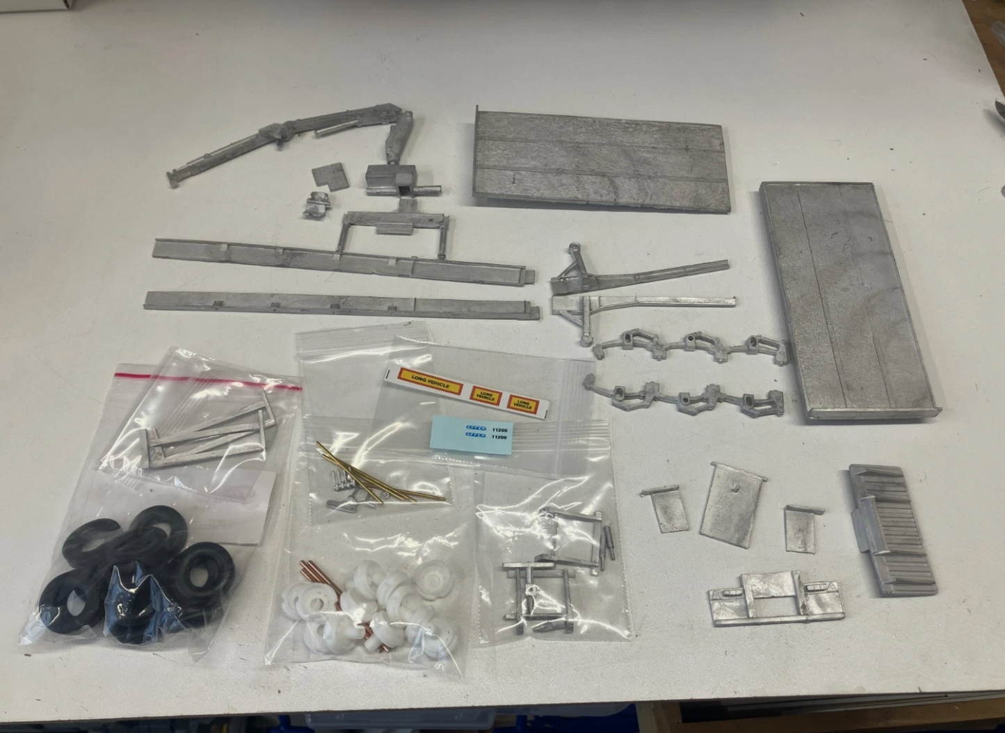 065 HG.65 Tri-axle brick trailer with crane (steel suspension)