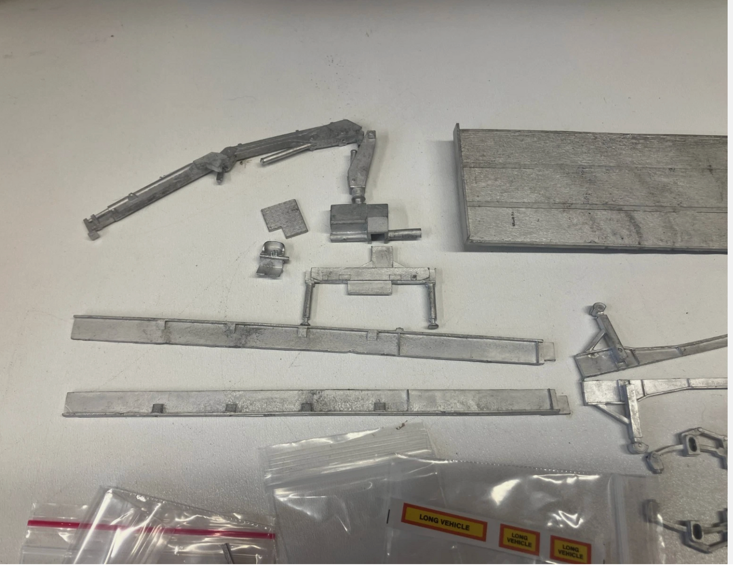 065 HG.65 Tri-axle brick trailer with crane (steel suspension)