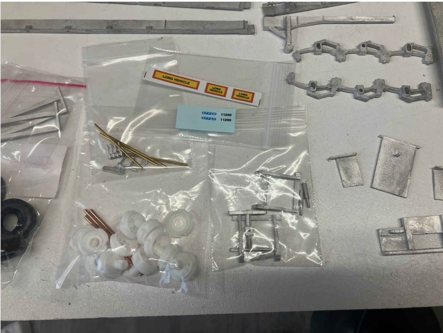 065 HG.65 Tri-axle brick trailer with crane (steel suspension)